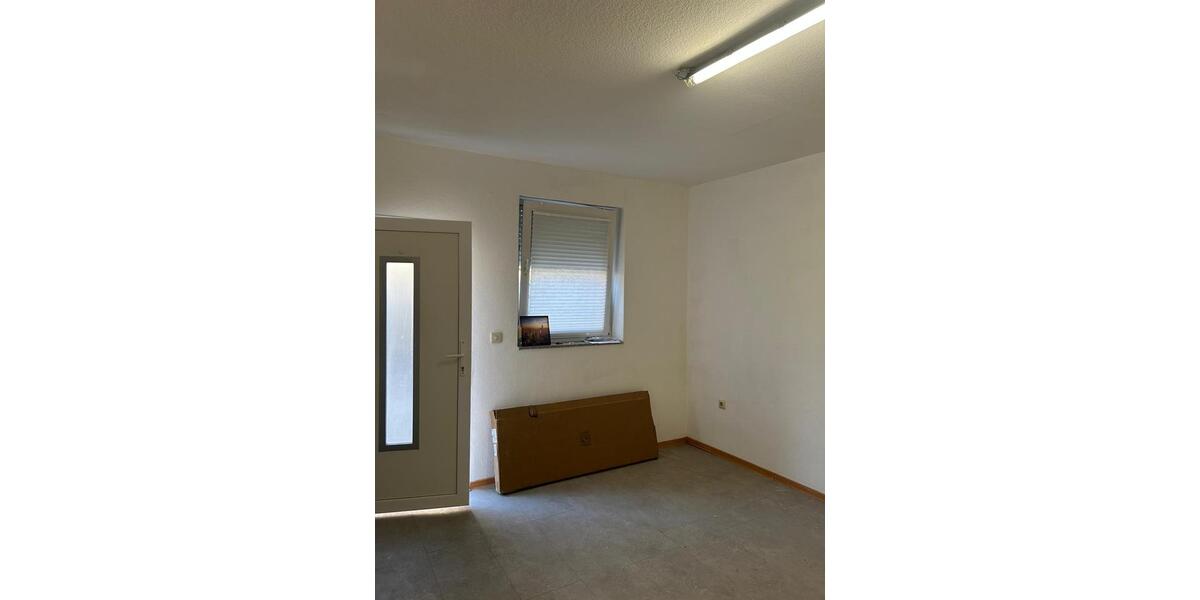 Erdgeschoßwohnung Saarbrücken West - 1 Zimmer, 30 m&sup2;, 420&euro; | Angebot:25350675