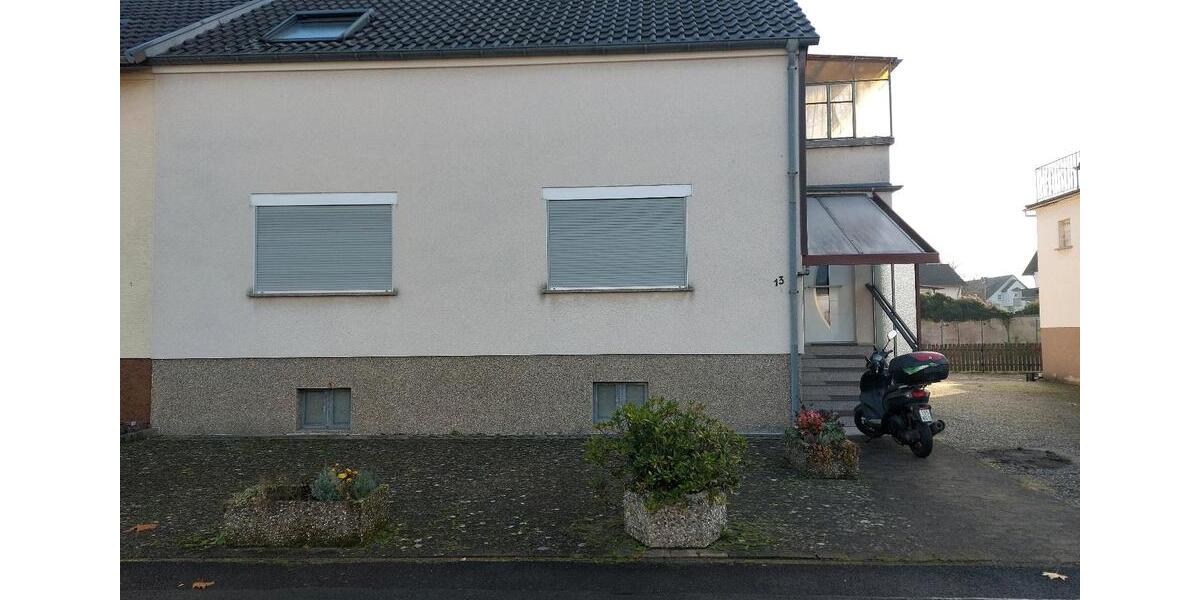 Einfamilienhaus Überherrn - 7 Zimmer, 160 m&sup2;, 180.000&euro; | Angebot:24352512