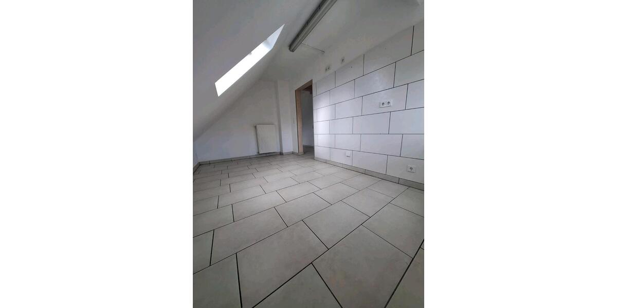 Dachgeschoßwohnung Völklingen - 2 Zimmer, 70 m&sup2;, 500&euro; | Angebot:24429446