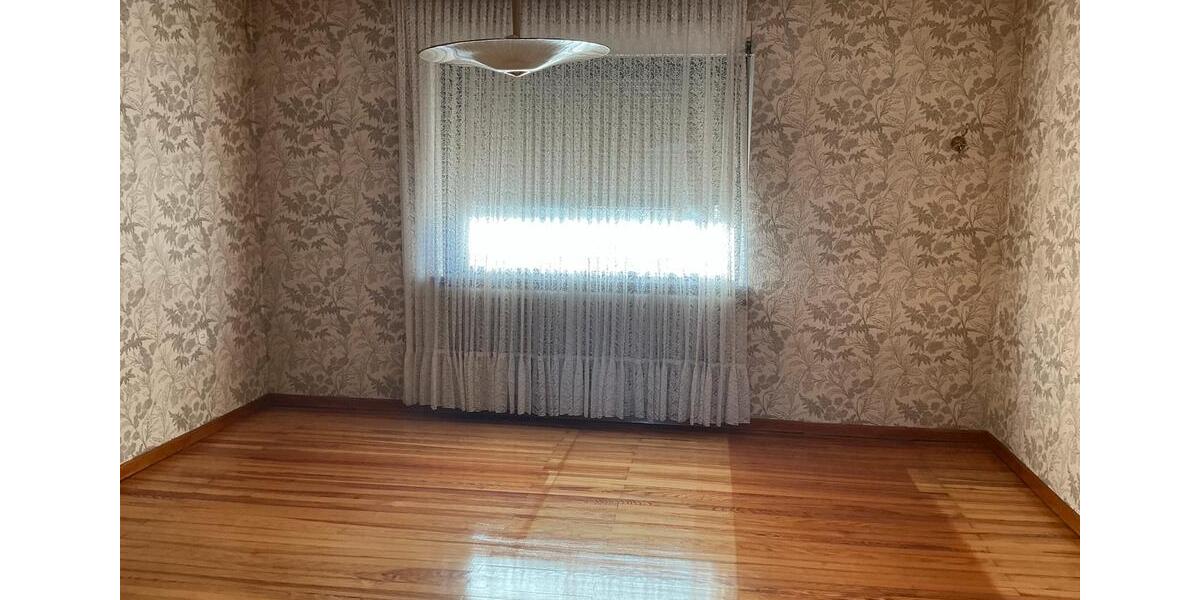 Reihenhaus Püttlingen - 8 Zimmer, 170 m&sup2;, 264.000&euro; | Angebot:25962423