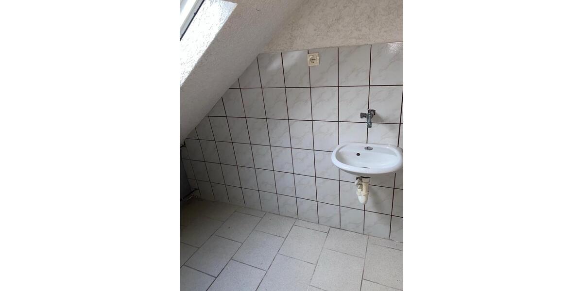 Dachgeschoßwohnung Quierschied - 1 Zimmer, 120 m&sup2;, 480&euro; | Angebot:25795235