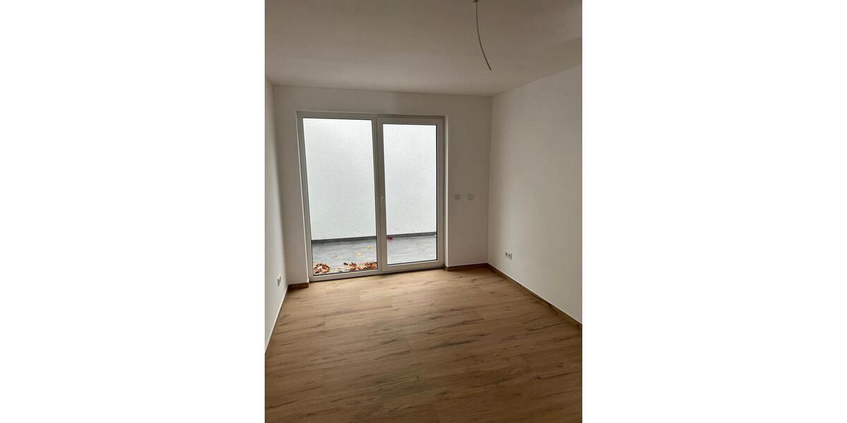 Etagenwohnung Neunkirchen Heinitz - 2 Zimmer, 75 m&sup2;, 990&euro; | Angebot:24101090