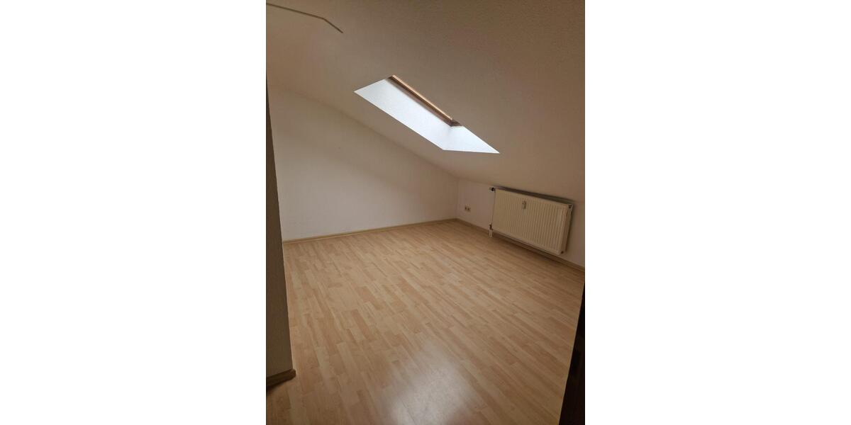 Dachgeschoßwohnung Saarbrücken Kieselhumes - 3.5 Zimmer, 115 m&sup2;, 995&euro; | Angebot:25546281