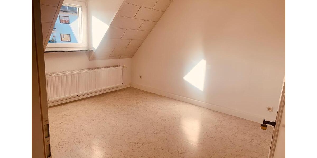 Dachgeschoßwohnung Saarbrücken West - 3 Zimmer, 77 m&sup2;, 169.000&euro; | Angebot:25415519