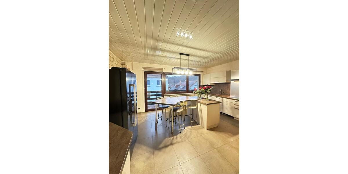 Etagenwohnung Saarbrücken - 3 Zimmer, 130 m&sup2;, 198.000&euro; | Angebot:26660096