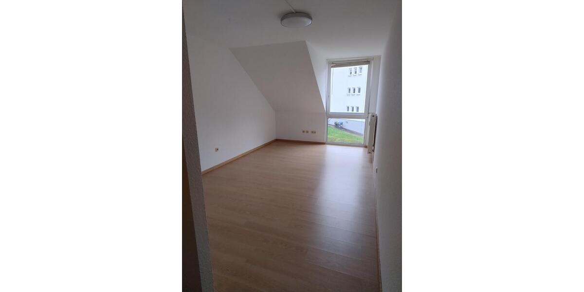 Dachgeschoßwohnung Saarbrücken Kieselhumes - 1 Zimmer, 22 m&sup2;, 484&euro; | Angebot:24651020