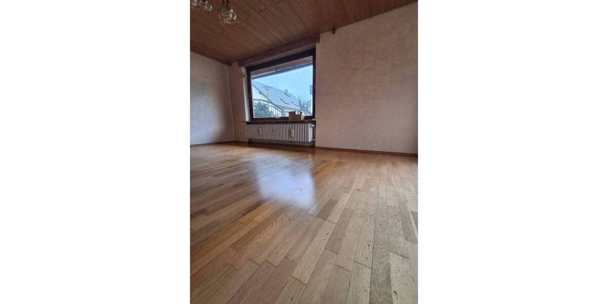 Bungalow Saarbrücken Klarenthal - 4 Zimmer, 130 m&sup2;, 1.100&euro; | Angebot:25666358