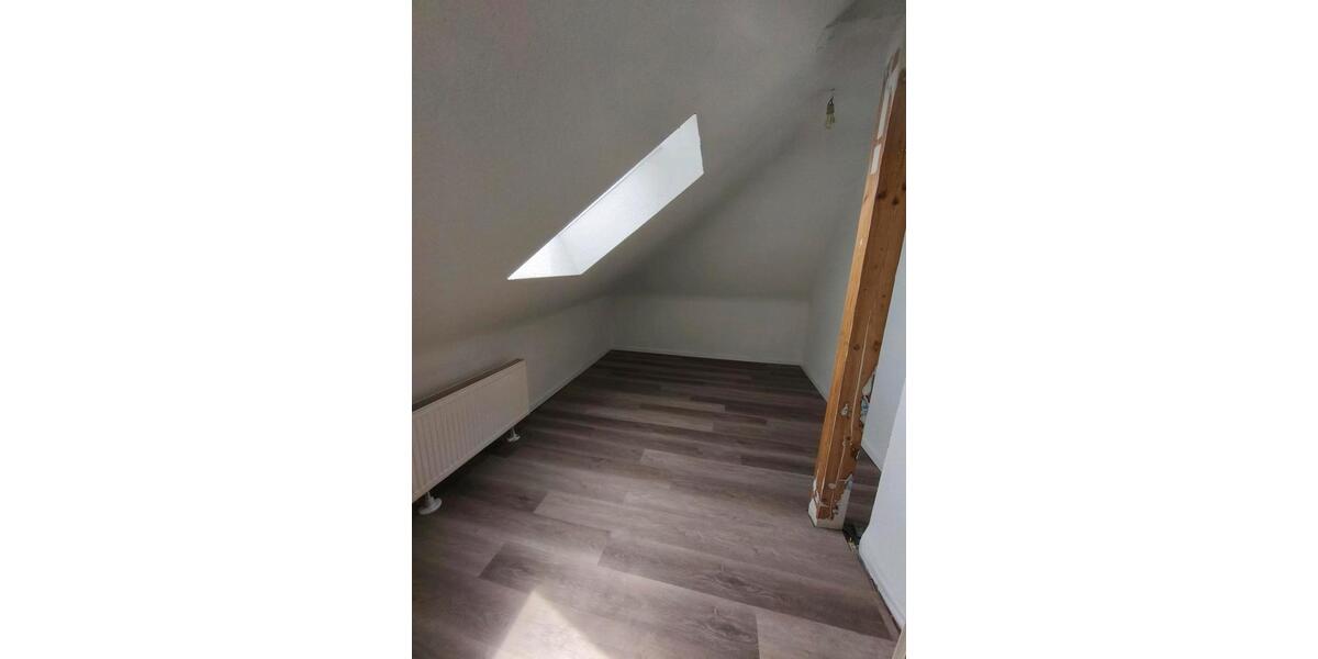Dachgeschoßwohnung Bexbach - 2.5 Zimmer, 70 m&sup2;, 630&euro; | Angebot:26519223