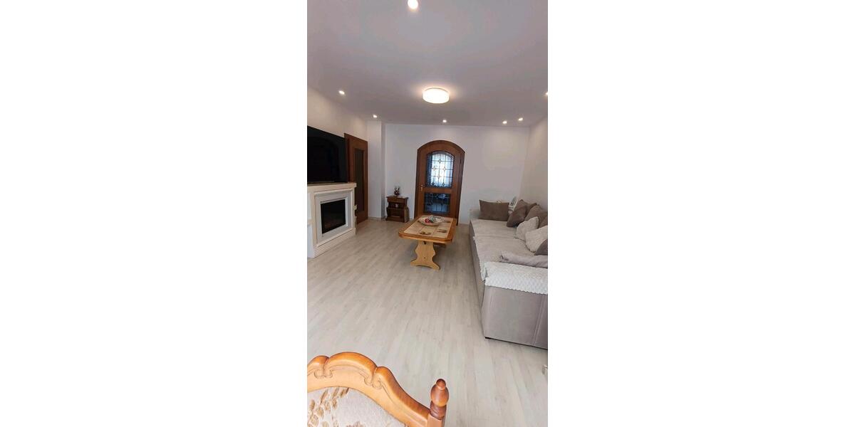 Doppelhaushälfte Bexbach - 11 Zimmer, 174 m&sup2;, 310.000&euro; | Angebot:26429293