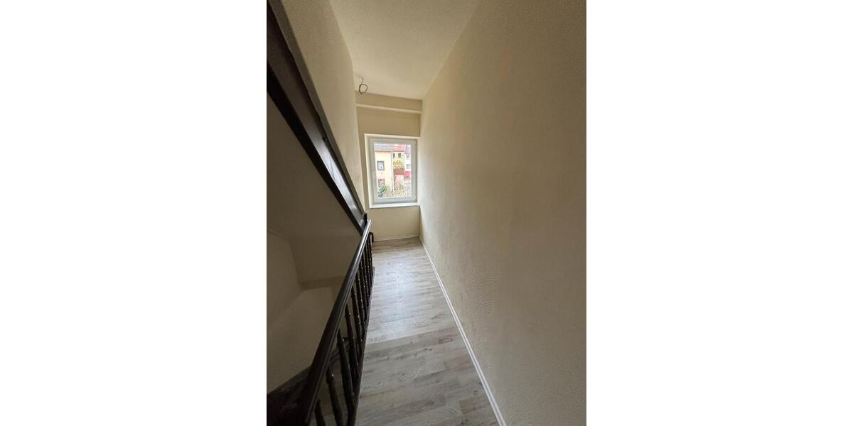 Doppelhaushälfte Saarbrücken - 7 Zimmer, 130 m&sup2;, 990&euro; | Angebot:25417070