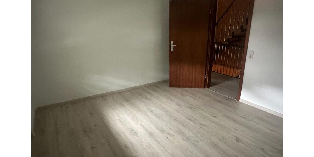 Einfamilienhaus Saarbrücken Dudweiler - 5 Zimmer, 150 m&sup2;, 250.000&euro; | Angebot:26613240