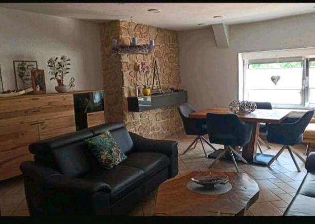 Mehrfamilienhaus, Wohnhaus Schiffweiler - 9 Zimmer, 300 m&sup2;, 233.000&euro; | Angebot:25988430