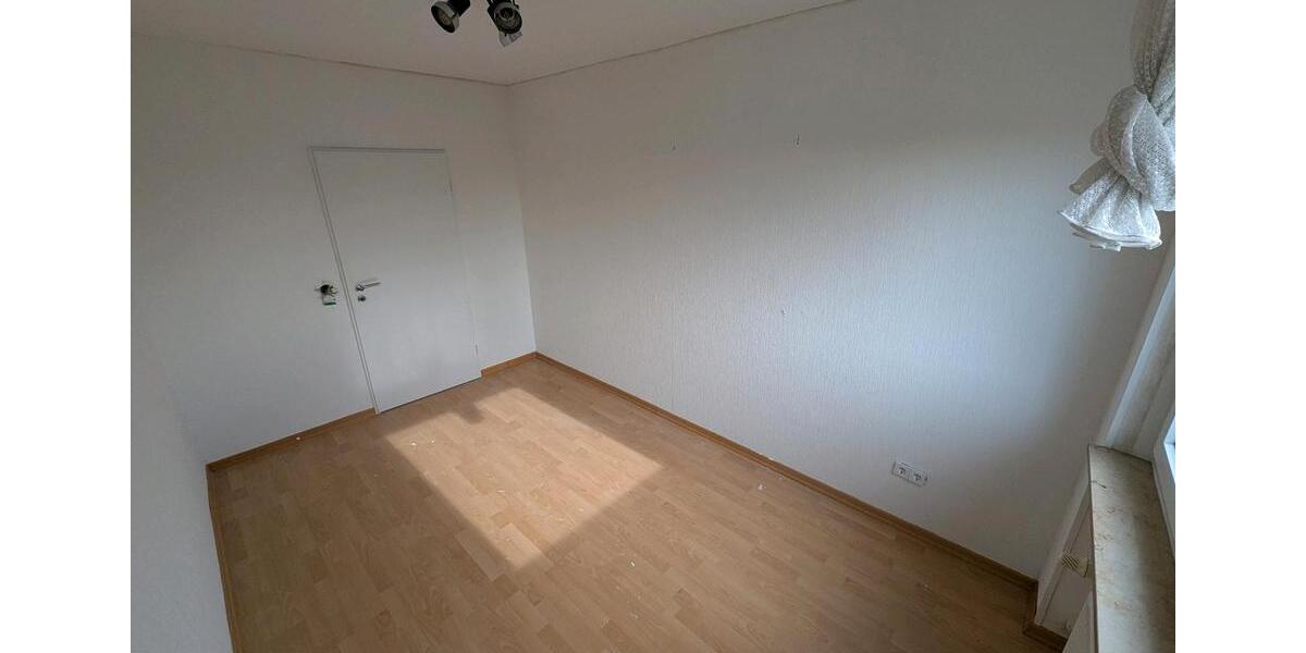 Etagenwohnung Saarbrücken Eschberg - 5 Zimmer, 132 m&sup2;, 1.185&euro; | Angebot:26398758