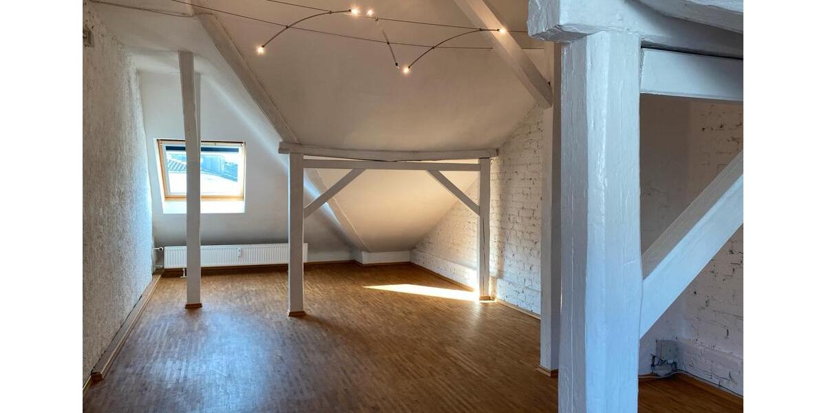 Dachgeschoßwohnung Saarbrücken Eschberg - 4 Zimmer, 125 m&sup2;, 950&euro; | Angebot:25852414