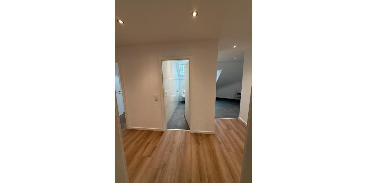Dachgeschoßwohnung Saarbrücken West - 3 Zimmer, 80 m&sup2;, 950&euro; | Angebot:25875519