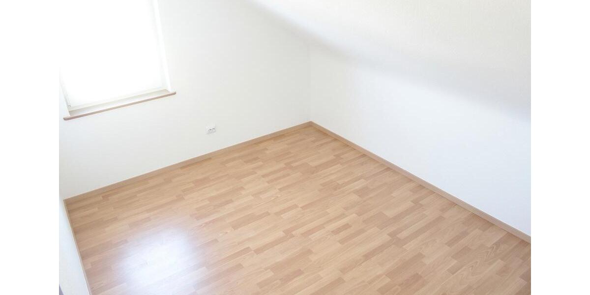 Dachgeschoßwohnung Püttlingen - 3 Zimmer, 80 m&sup2;, 800&euro; | Angebot:26679752