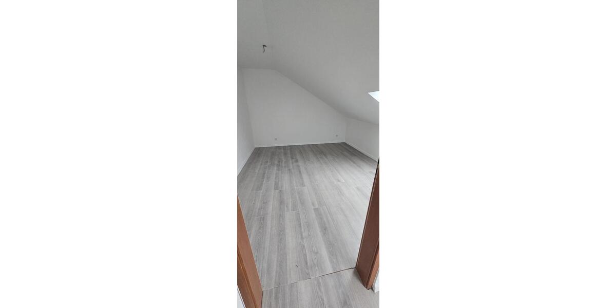 Dachgeschoßwohnung Saarbrücken West - 3 Zimmer, 85 m&sup2;, 1.050&euro; | Angebot:25655773