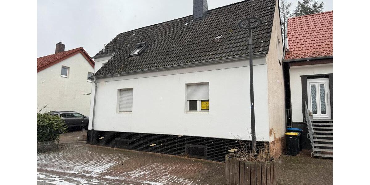 Einfamilienhaus Bexbach - 7 Zimmer, 140 m&sup2;, 136.000&euro; | Angebot:24397424