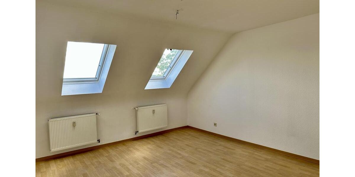 Dachgeschoßwohnung Saarbrücken Neue Bremm - 3.5 Zimmer, 98 m&sup2;, 950&euro; | Angebot:24224590