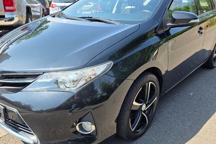 Toyota Auris 166.000 km 6.490 &euro; Saarbrücken - Burbach 66115