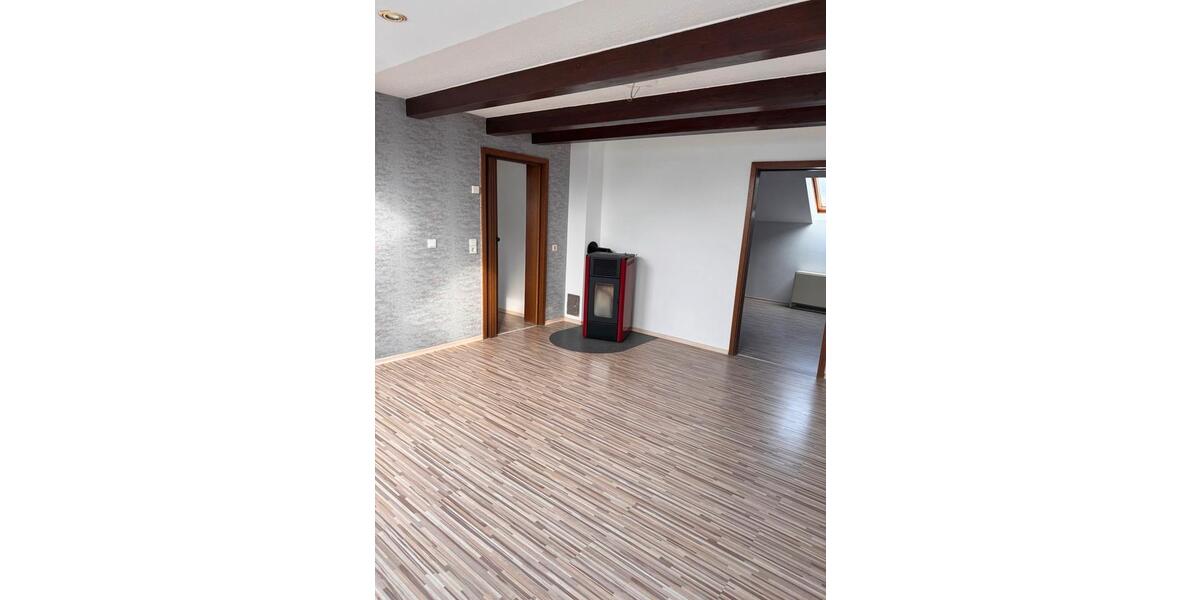 Dachgeschoßwohnung Großrosseln - 3.5 Zimmer, 80 m&sup2;, 465&euro; | Angebot:25311972