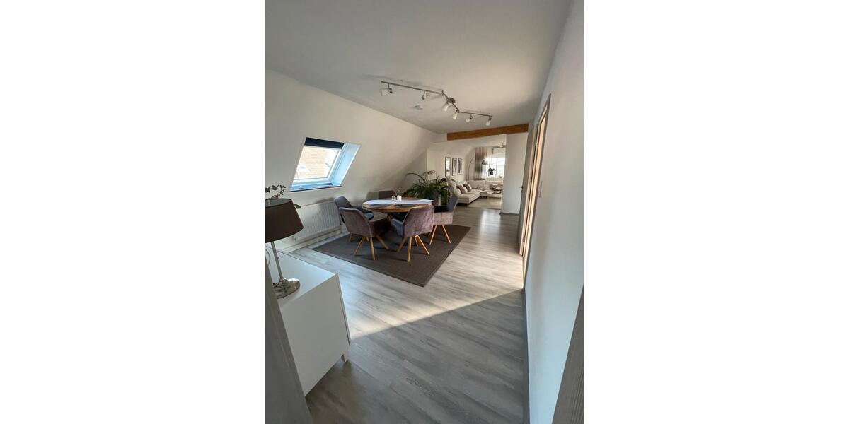 Dachgeschoßwohnung Homburg - 4 Zimmer, 110 m&sup2;, 950&euro; | Angebot:25300674