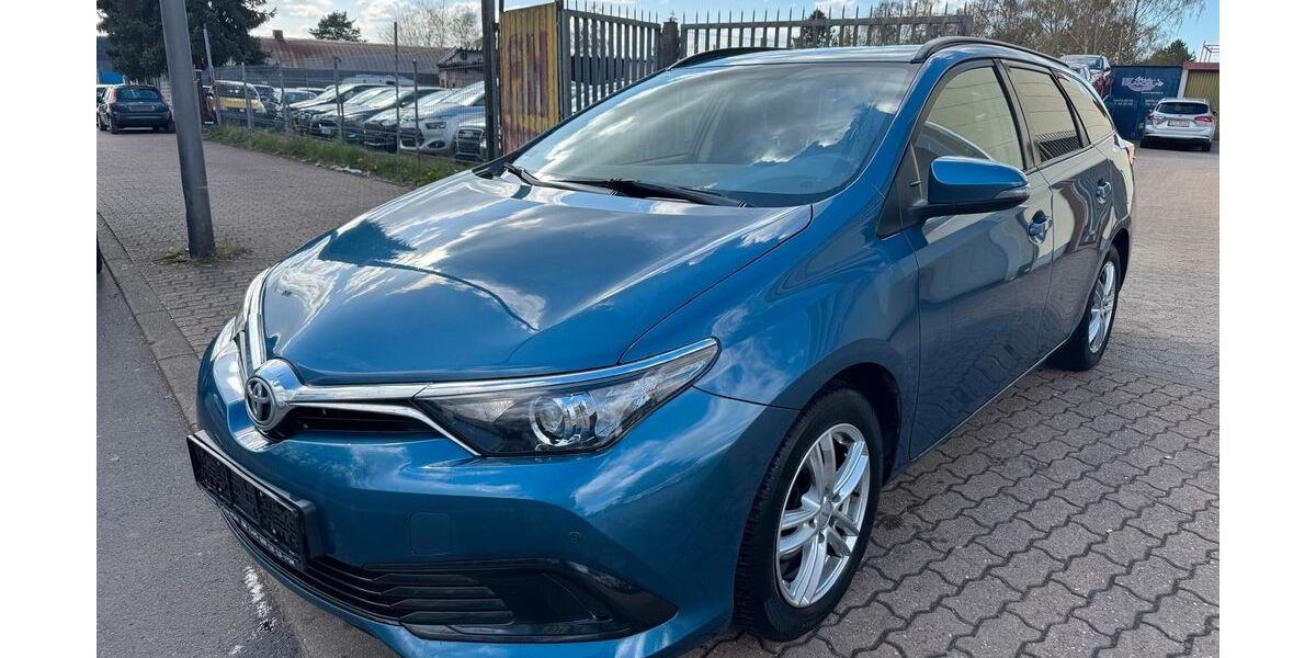 Toyota Auris 97.540 km 7.300 &euro; Saarlouis 66740
