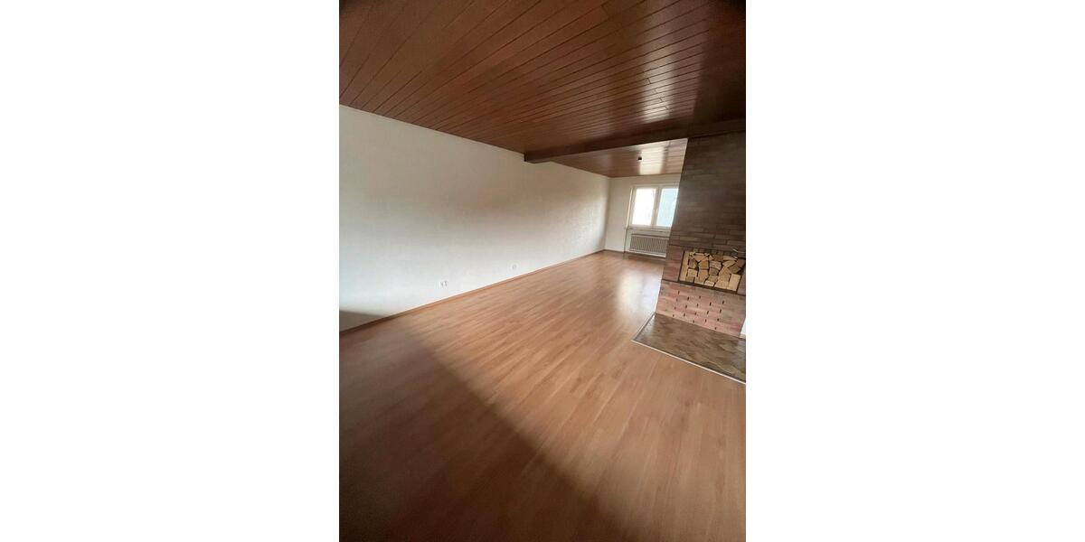 Etagenwohnung Schiffweiler - 4 Zimmer, 100 m&sup2;, 690&euro; | Angebot:25905779