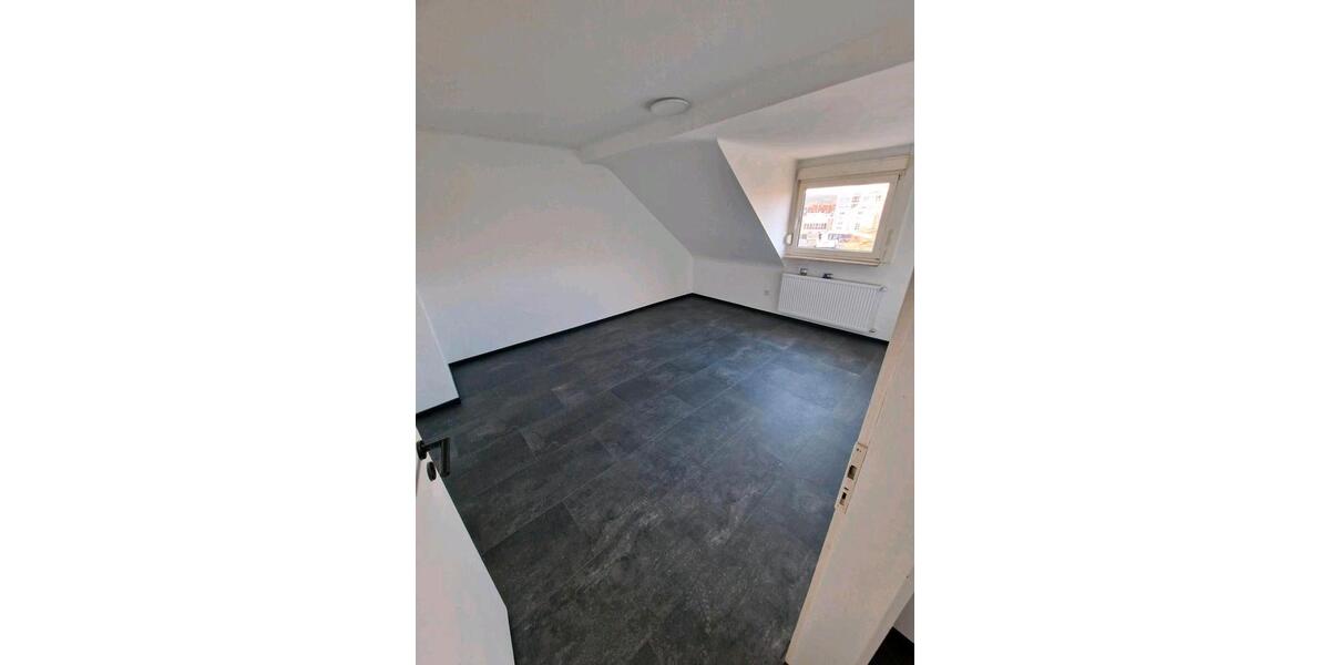 Dachgeschoßwohnung Schiffweiler - 4 Zimmer, 100 m&sup2;, 700&euro; | Angebot:25942084