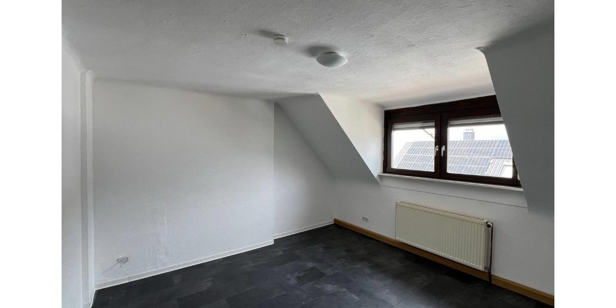 Dachgeschoßwohnung Spiesen-Elversberg Elversberg - 4 Zimmer, 100 m&sup2;, 900&euro; | Angebot:25539823