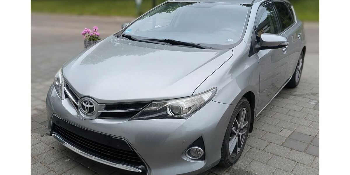 Toyota Auris 153.000 km 6.700 &euro; Homburg 66424