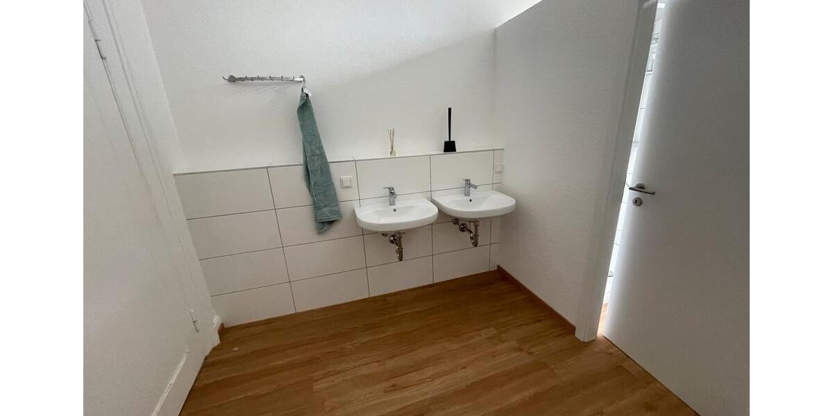 Etagenwohnung Saarbrücken Neue Bremm - 6 Zimmer, 170 m&sup2;, 385&euro; | Angebot:24879667
