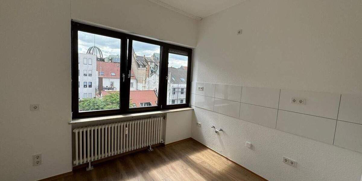 Zimmer Saarbrücken St Johann - 4 Zimmer, 137 m&sup2;, 895&euro; | Angebot:25699900