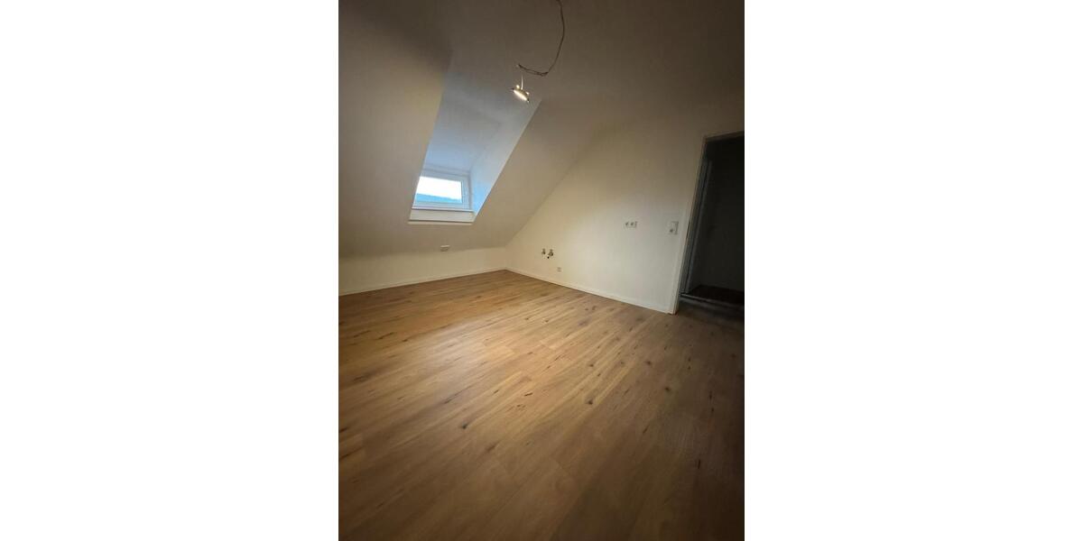 Dachgeschoßwohnung Schiffweiler - 2 Zimmer, 32 m&sup2;, 520&euro; | Angebot:25960876