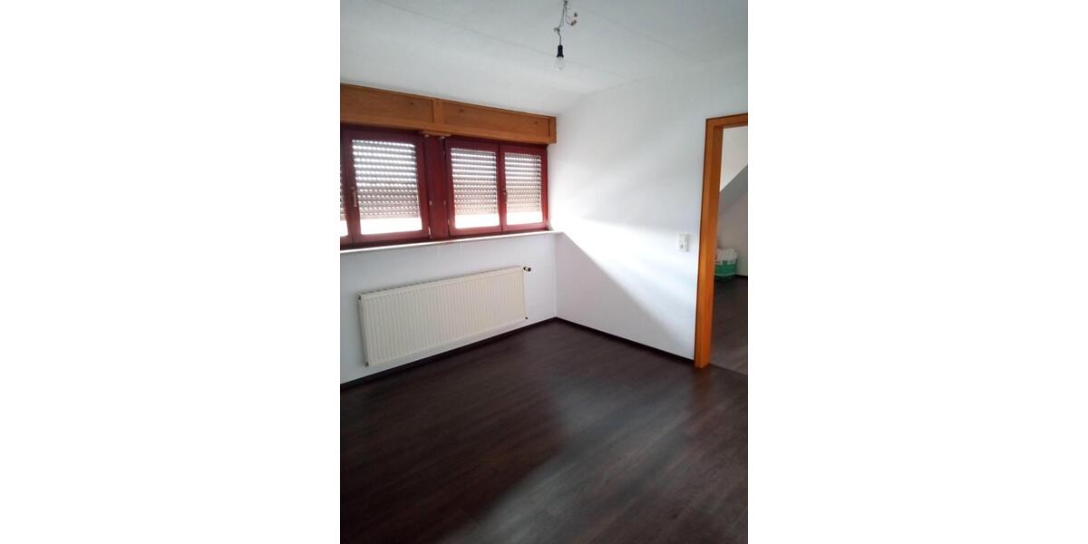 Einfamilienhaus Heusweiler - 4 Zimmer, 120 m&sup2;, 1.000&euro; | Angebot:26692027