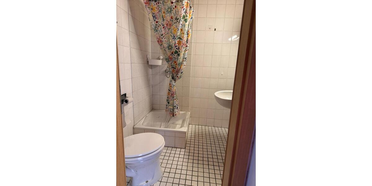 Dachgeschoßwohnung Saarbrücken - 3 Zimmer, 65 m&sup2;, 560&euro; | Angebot:26662956