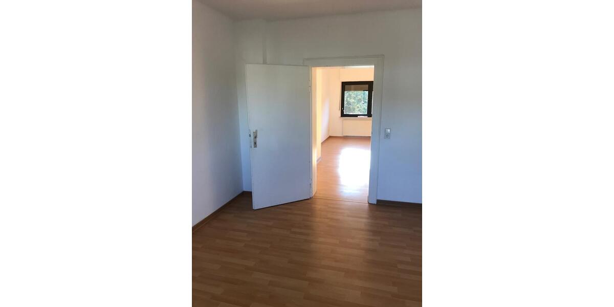 Etagenwohnung Saarbrücken Malstatt - 4 Zimmer, 90 m&sup2;, 680&euro; | Angebot:25422125