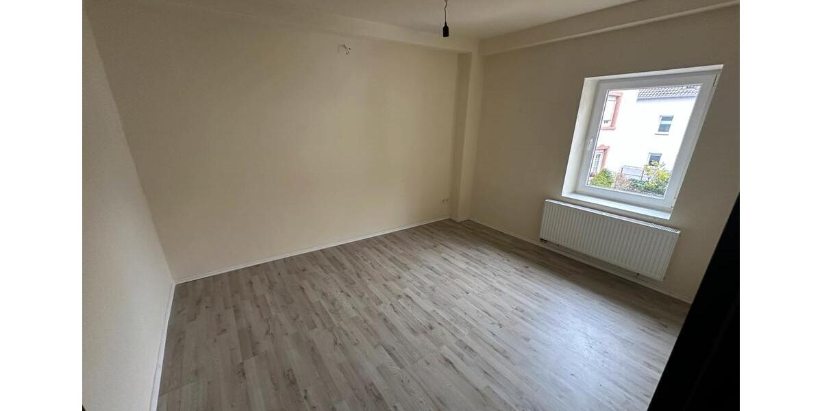 Doppelhaushälfte Saarbrücken - 7 Zimmer, 130 m&sup2;, 990&euro; | Angebot:25417070
