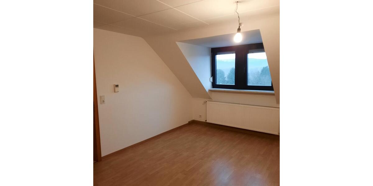 Dachgeschoßwohnung Neunkirchen Heinitz - 3 Zimmer, 85 m&sup2;, 480&euro; | Angebot:25888025