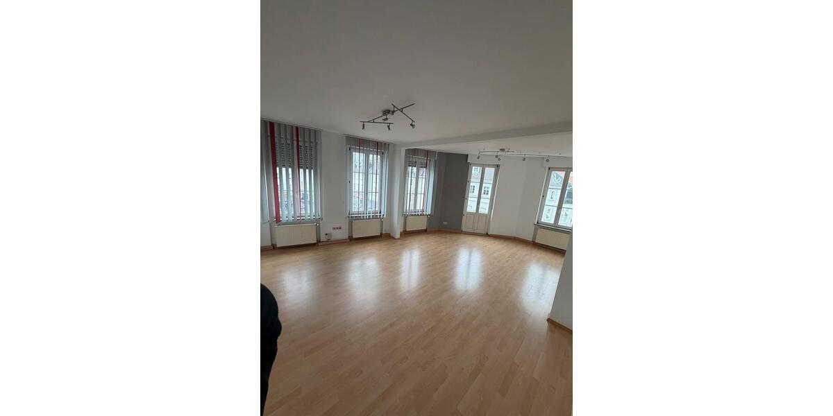 Etagenwohnung Saarbrücken Kieselhumes - 4 Zimmer, 130 m&sup2;, 1.100&euro; | Angebot:26566234