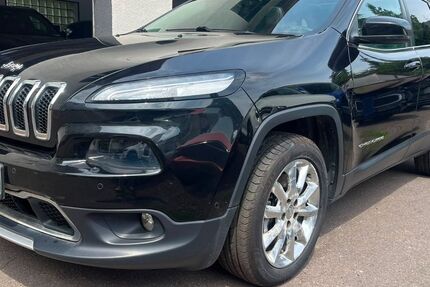 Jeep Cherokee 260.000 km 6.750 &euro; Dillingen 66763