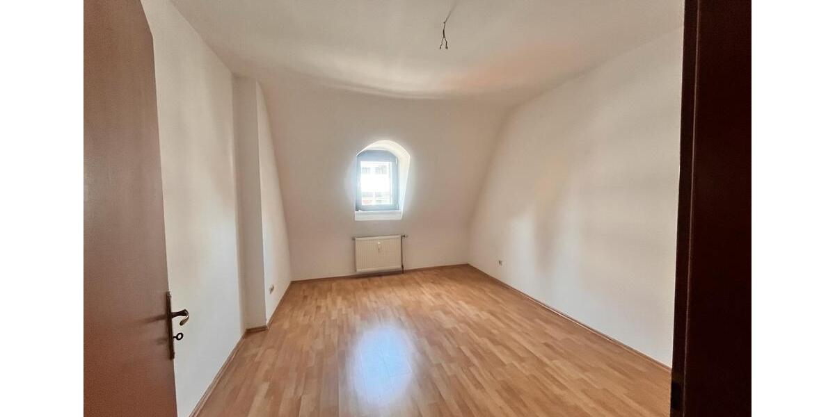 Dachgeschoßwohnung Saarbrücken - 5 Zimmer, 125 m&sup2;, 1.080&euro; | Angebot:25298112