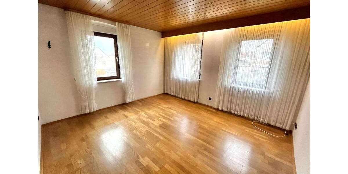 Einfamilienhaus Zweibrücken - 8 Zimmer, 151 m&sup2;, 115.000&euro; | Angebot:23935933