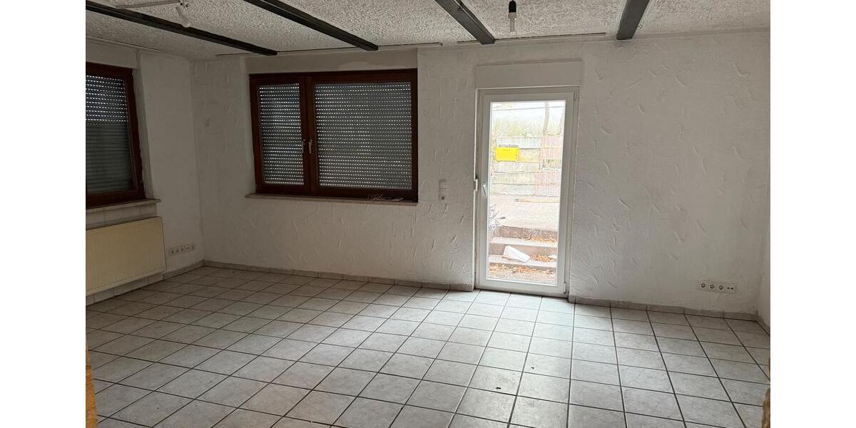 Einfamilienhaus Bexbach - 7 Zimmer, 140 m&sup2;, 136.000&euro; | Angebot:24397424