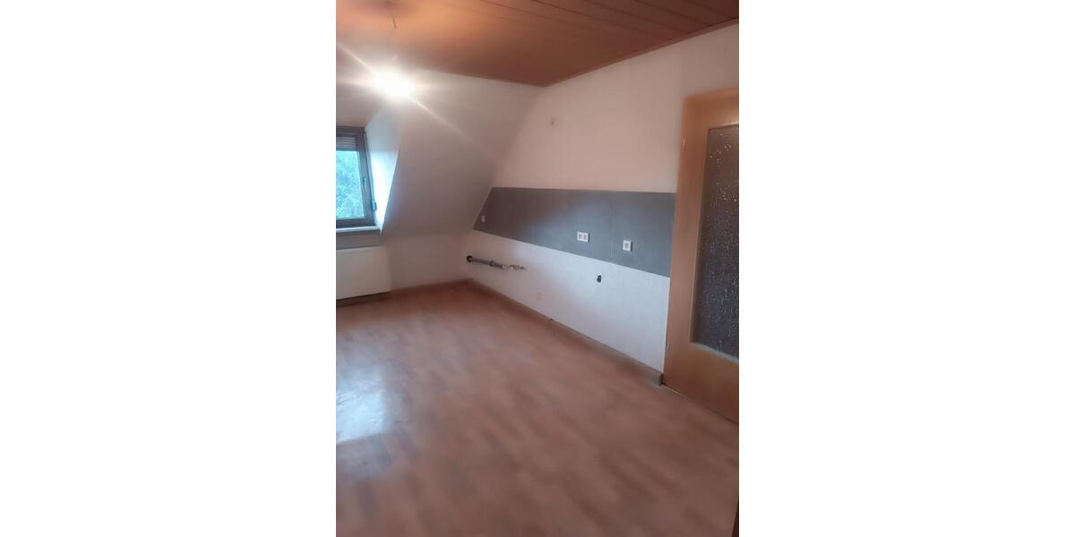 Etagenwohnung Neunkirchen - 4 Zimmer, 100 m&sup2;, 780&euro; | Angebot:25875523