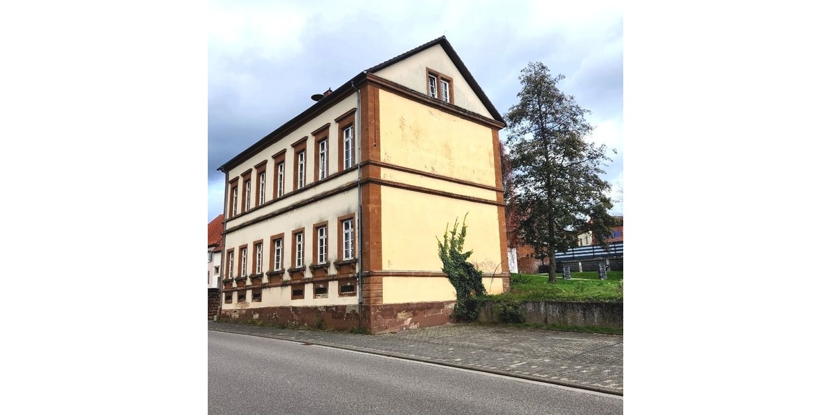 Top-Renditeobjekt: 5 Wohneinheiten im historischen Schulhaus mit großem Entwicklungspotenzial - Mehrfamilienhaus, Wohnhaus Althornbach Bödingerhof | Angebot:24700023