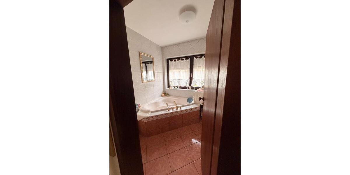 Einfamilienhaus Zweibrücken - 6 Zimmer, 263 m&sup2;, 420.000&euro; | Angebot:25998831