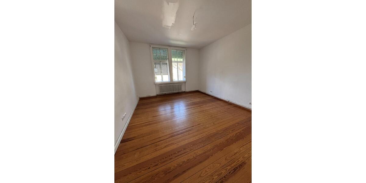 Etagenwohnung Neunkirchen - 5 Zimmer, 132 m&sup2;, 1.100&euro; | Angebot:25476139