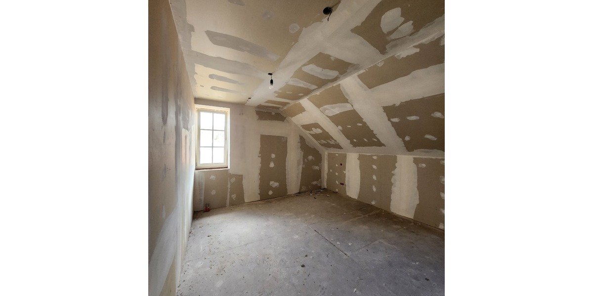 Top-Renditeobjekt: 5 Wohneinheiten im historischen Schulhaus mit großem Entwicklungspotenzial - Mehrfamilienhaus, Wohnhaus Althornbach Bödingerhof | Angebot:24700023