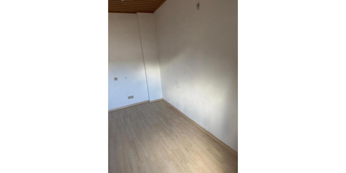 Etagenwohnung Sankt Ingbert - 3 Zimmer, 80 m&sup2;, 800&euro; | Angebot:25957202